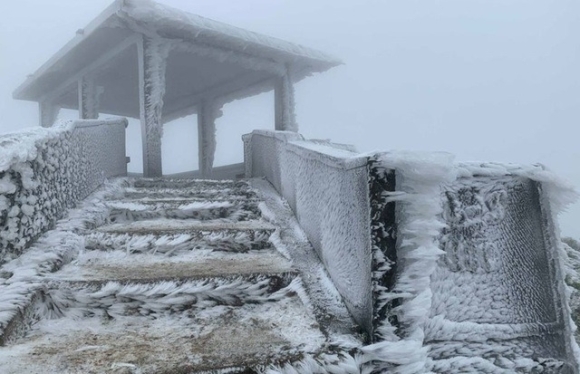 1 Bac Bo Sap Ret Dam Ret Hai Co Noi Duoi 8 Do C