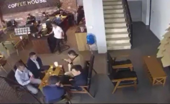 2 Sat Thu Rut Sung Ban Giam Doc Trong Quan Ca Phe O Nghe An