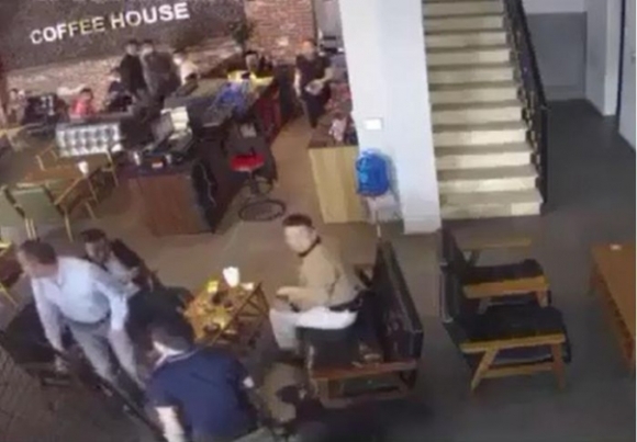 4 Sat Thu Rut Sung Ban Giam Doc Trong Quan Ca Phe O Nghe An