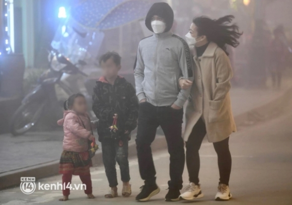 1 Tai Dien Lai Hinh Anh Nhung Dua Tre Chan Dat Cheo Keo Du Khach Mua Hang Trong Ngay Dau Sapa Dong Khach Tro Lai