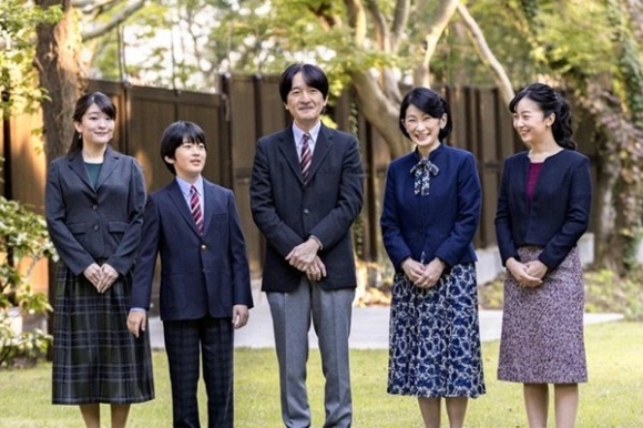 1 Tiet Lo Gay Soc Pho Ma Thuong Dan Bi Gia Dinh Cuu Cong Chua Nhat Ban Hat Hui Cam Tiep Xuc Voi Em Vo