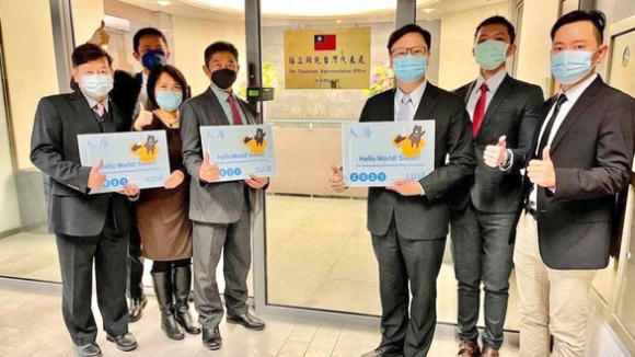 1 Trung Quoc Ha Cap Quan He Voi Lithuania Vi Chuyen Dai Loan