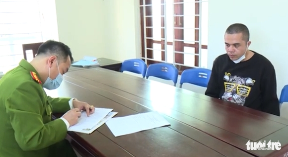 1 Khoi To Nguoi Dan Ong No Sung Ban Giam Doc Trong Quan Ca Phe