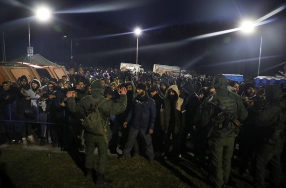 1 Thu Tuong Ba Lan Khung Hoang Di Cu O Bien Gioi Belarus Co The Toi Te Hon