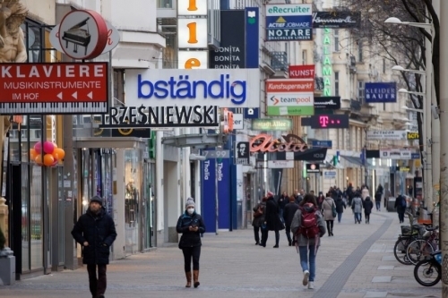 2 Nguoi Tu Choi Tiem Chung O Ao Se Bi Phat 4000 Usd