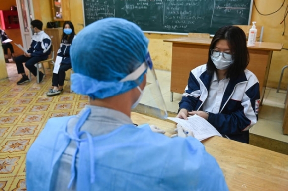 4 Nhung Hoc Sinh Ha Noi Dau Tien Tiem Vaccine Covid 19