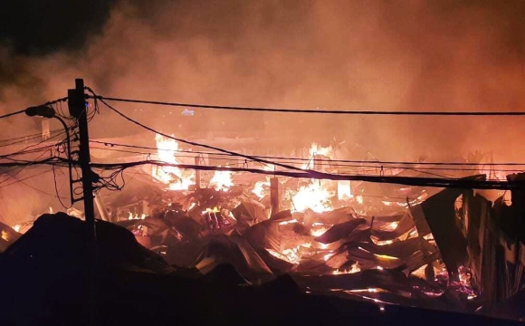 1 Dan Xot Xa Vi Nha Tan Hoang Do Chay Lon Tai Xuong 2000m2 O Sai Gon Toi Nay Chi Thuc Trang