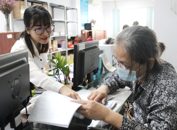 2 Con Mot Ngay De Thi Trac Nghiem Cai Cach Hanh Chinh