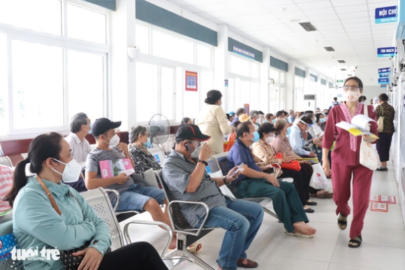 1 Di Kham Chua Benh Mac Covid Tai Benh Vien Ai Chi Tra