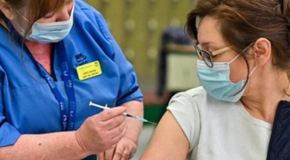 2 Chau Au Tinh Mo Cua Cho Nguoi Tiem Vaccine Tang Cuong