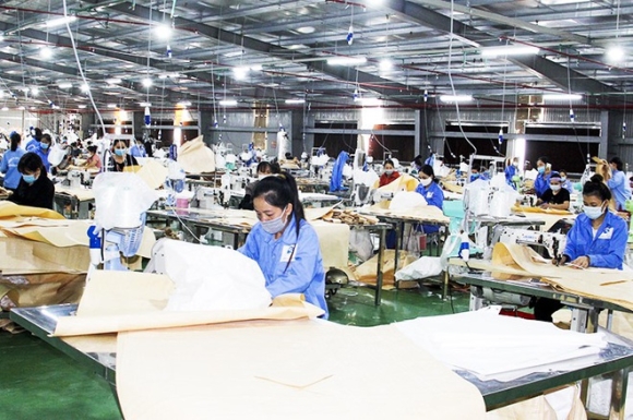 2 Dam Bao Phong Dich Cho Hang Van Lao Dong Ha Tinh San Xuat Dip Cuoi Nam