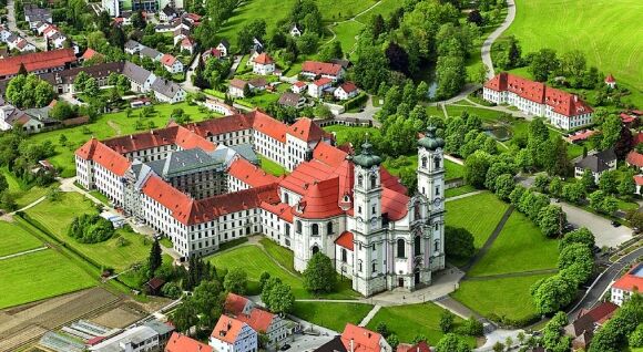 5 Khung Canh Trang Le Trong Tu Vien Co Noi Tieng Nuoc Duc