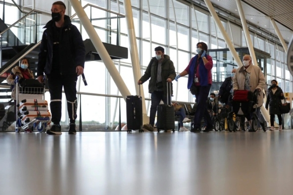 1 Ha Lan Phat Hien 13 Ca Nhiem Chung Omicron Tren Cac Chuyen Bay Tu Nam Phi