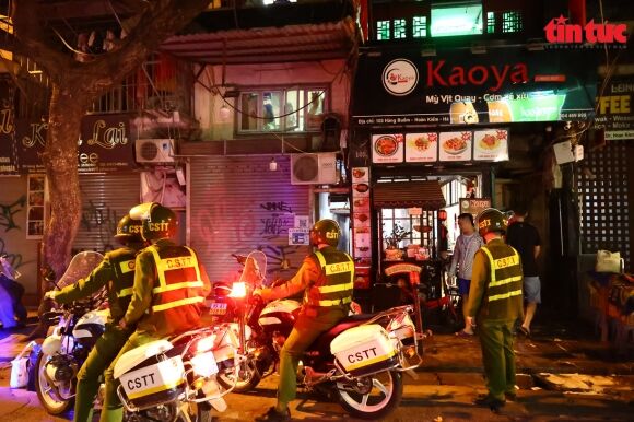 1 Ha Noi Tim Nguoi Den Tuong Dai O Ho Guom Benh Vien Tiem Cat Toc