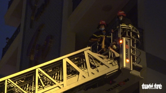 1 Nha Sap Bat Ngo O Tphcm 5 Nguoi May Man Thoat Chet