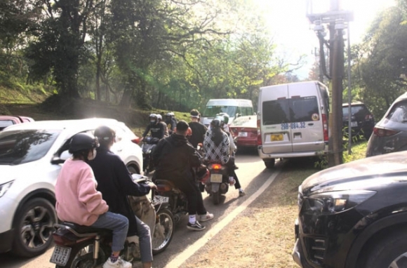 2 Nguoi Ha Noi O At Di Choi Cuoi Tuan