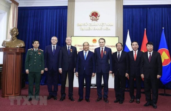 1 Chu Tich Nuoc Trao Huan Chuong Cho Lanh Dao Quan Doi An Ninh Lb Nga