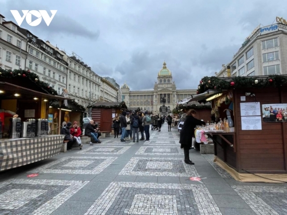 1 Am Dam Cac Cho Giang Sinh O Praha