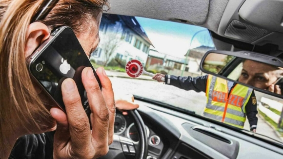 4 Nhung Dieu Co Ban Khi Lai Xe O Duc