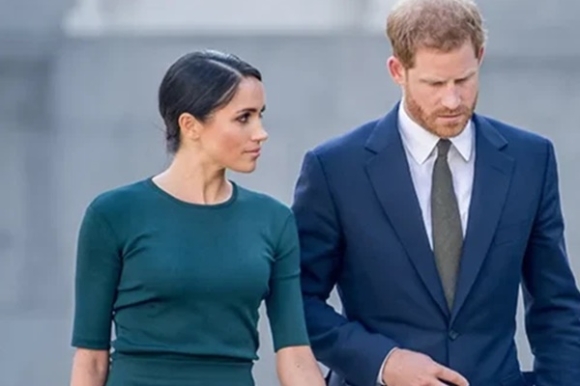 1 Vo Chong Meghan Dang Phai Keo Cay Tra No Khien Du Luan Cuoi Che Vi Dau Nen Noi