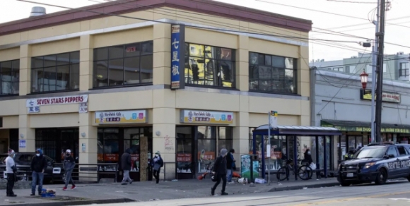 2 Nguoi Viet O My Thap Thom Vi Toi Pham