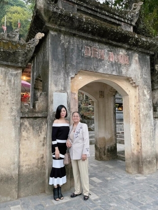 3 Hiem Hoi Tiet Lo Ve Me Le Quyen Thua Nhan Thua Xa Ba 2 Diem Mong Uoc 80 Tuoi Van Ruc Ro Nhu Me