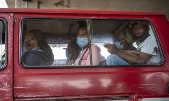 1 Nam Phi Binh Tinh Voi Omicron