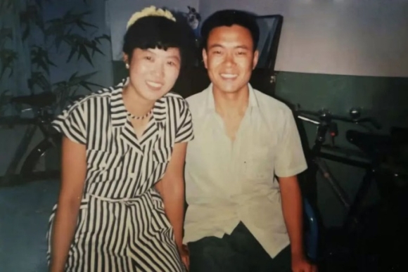 2 Dong Lanh Vo Voi Loi Hen Uoc Doan Tu Sau 30 Nam Nguoi Chong Chung Tinh Bat Ngo Co Cu Quay Xe Gay Chung Hung