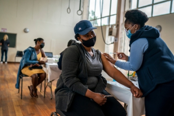 2 Nam Phi Binh Tinh Voi Omicron