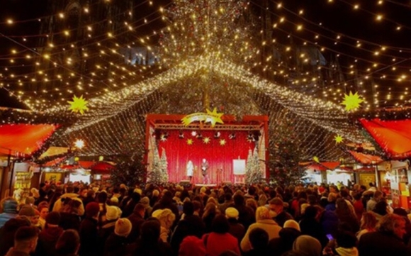 1 Canh Bac Tiec Giang Sinh Nam Moi Va Bien The Omicron