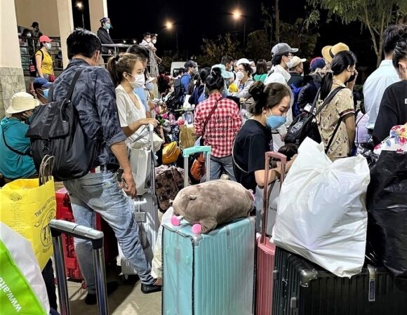 1 Viet Kieu Ve Nuoc Qua Nga Campuchia Vi Chuyen Bay Giai Cuu Dat Cat Co