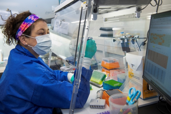 1 Covid 19 The Gioi 14 12 Anh Dan Mach Du Bao Omicron La Bien The Thong Tri