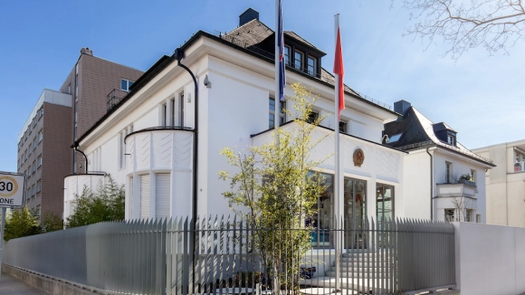 1 Tlsq Thuc Hien Viec Cap Giay Mien Thi Thuc Tro Lai