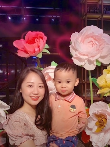 4 Tiep Vien Hang Khong Bi Mercedes Dam Chan Dong 2 Nam Truoc Tiet Lo Chuyen Duoc Bao Mong