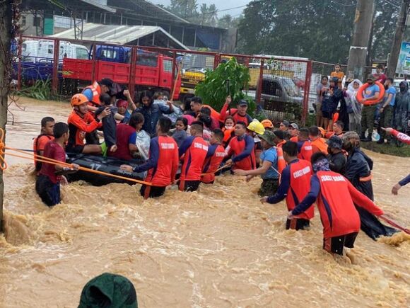 2 Bao Rai Da Suy Yeu Sau Khi Do Bo Vao Philippines