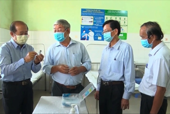 2 Dong Thap Thong Tin 2 Lo Vaccine Tang Han Su Dung Truoc Khi Tiem Cho Dan