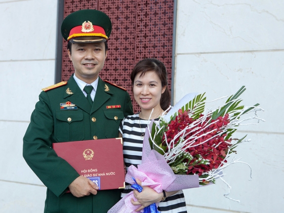 3 Du Hoc Sinh La Pho Giao Su Tre Nhat Trong Luc Luong Qdndvn  30 Tuoi La Tien Si 34 Tuoi Duoc Phong Pho Giao Su