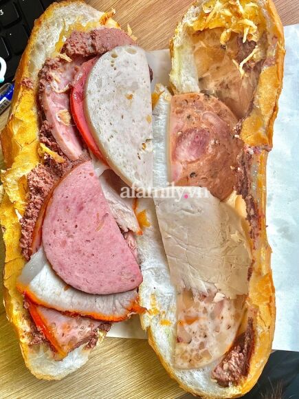 4 Chu Tiem Banh My Ba Huynh Hoa Ra Khong Phai La Ba Huynh Cua Huynh Hoa Trong Truyen Thuyet Drama Khong Chi Dung Lai O Do