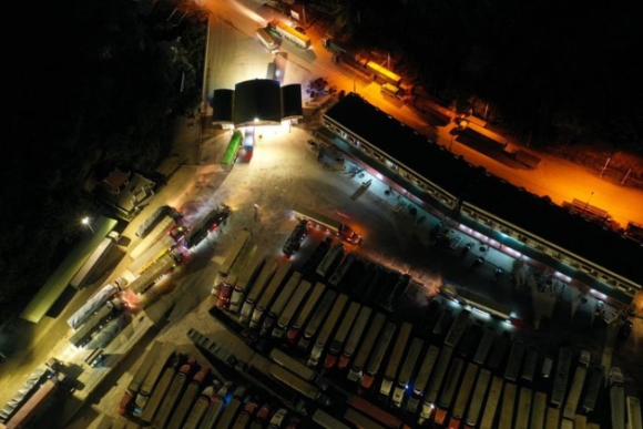 1 Trang Dem Nhich Xe Vao Bai Xuat Hang O Cua Khau Tan Thanh