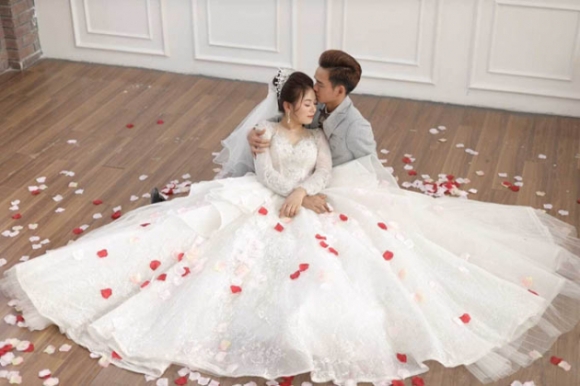 Cặp đôi hoãn cưới 3 lần vì COVID-19, bù lỗ gần trăm triệu đồng tiền cỗ