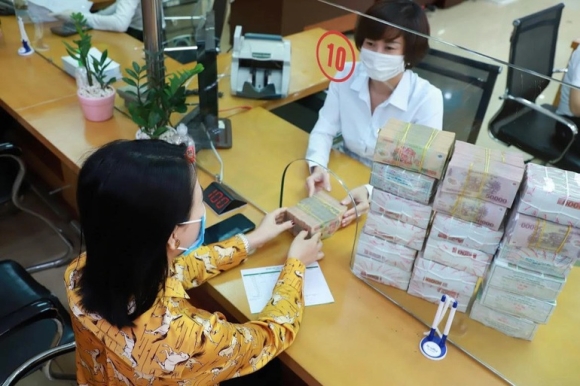 1 Thuong Tet 2022 Nhan Vien Ngan Hang Tren 100 Trieu Dong