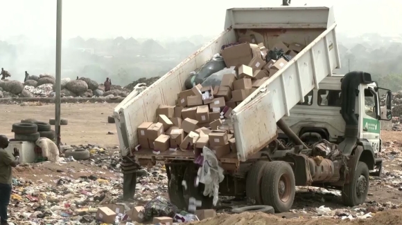 2 May Ui Nghien Hon 1 Trieu Lieu Vaccine Covid 19 Het Han Tai Nigeria