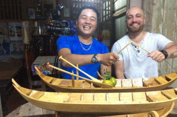 1 O Viet Nam 7 Nam Chang Trai Ngoai Quoc Khong Dam Ve Que Huong