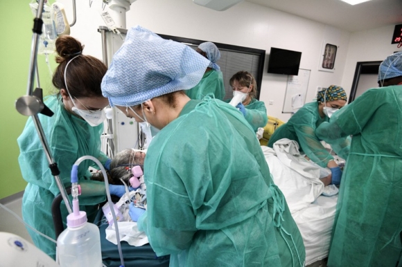 1 Phat Hien Nguoi Dau Tien Tren The Gioi Mac Ca Cum Va Covid 19