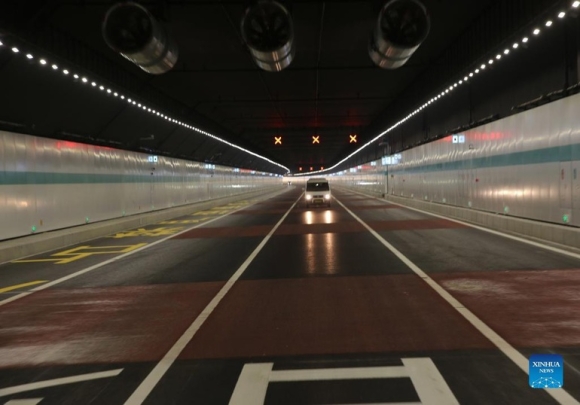 2 Trung Quoc Thong Xe Ham Cao Toc Duoi Nuoc Dai Nhat