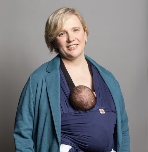 1 Anh Chup Len Phu Nu Cho Con Bu Co The Bi Phat Tu 2 Nam