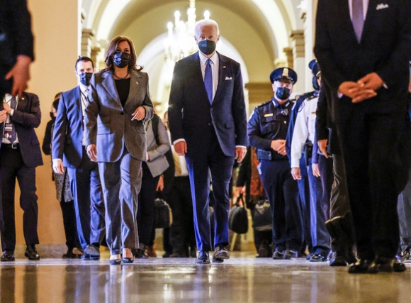 1 Ong Biden Va Ong Trump Chi Trich Nhau Khi Nhin Lai 1 Nam Sau Bao Loan 6 1