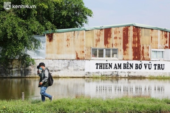 4 Can Canh Ben Trong Tinh That Bong Lai Dang Xay Dung Them Nha 2 Tang Thi Bi Cong An Kham Xet