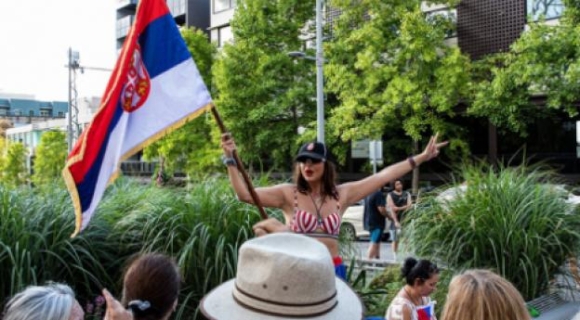 7 Nguoi Ham Mo Tu Tap Bay To Ung Ho Voi Djokovic