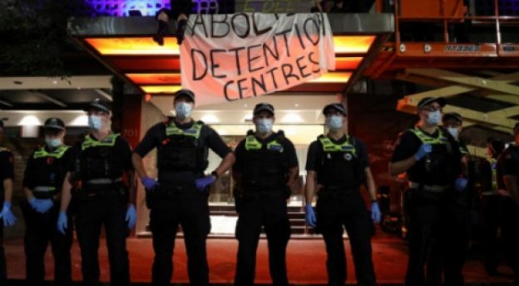 8 Nguoi Ham Mo Tu Tap Bay To Ung Ho Voi Djokovic